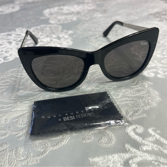 Quay Steal A Kiss Sunglasses - Picture 3 of 9